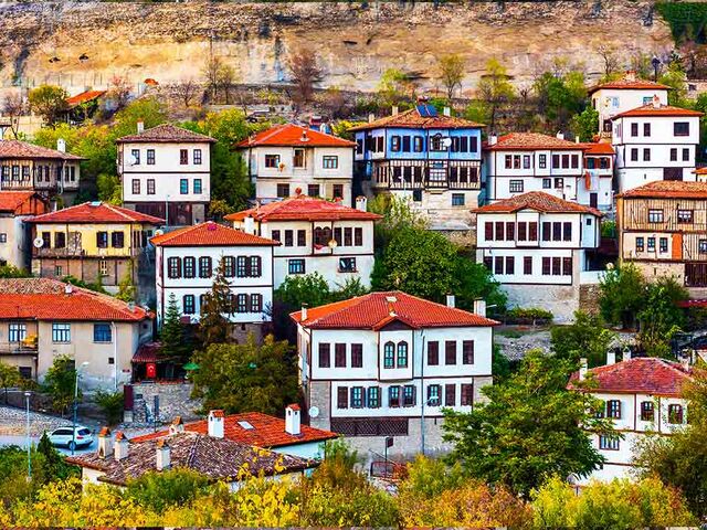 İzmir Çıkışlı Uçaklı Göller, Şelaleler ve Yaylalar Turu  3 Gece Konaklamalı