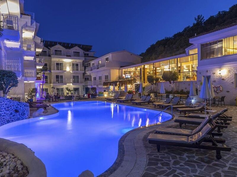 Montebello Deluxe Hotel