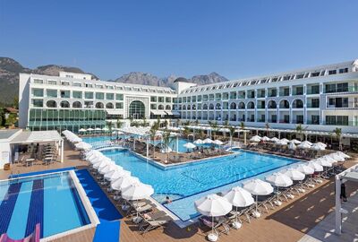 Karmir Resort & Spa