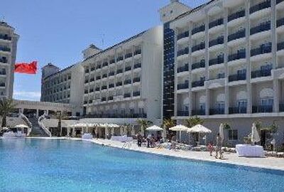 LRS Lake & River Side Hotel & Spa