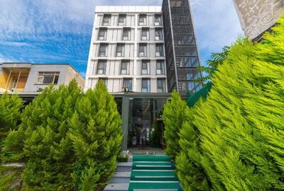 Land Park Hotel