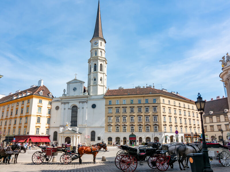 5 Ülke İle Mega Orta Avrupa Turu Pegasus Havayolları ile 7 Gece (BUD-PRG) Öğlen Dönüş IS001