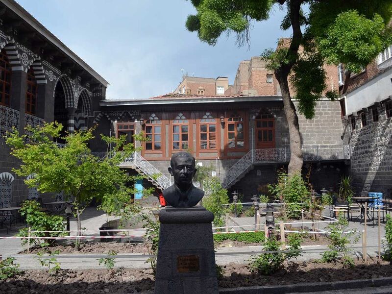 Uçaklı Diyarbakır Şanlıurfa Göbeklitepe Turu